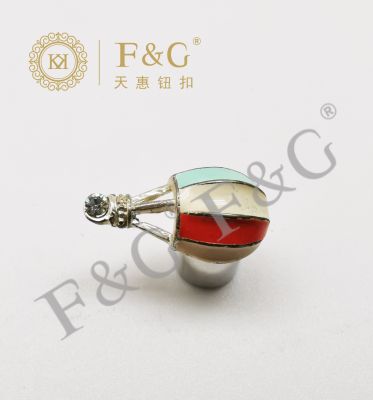 时尚胸针
